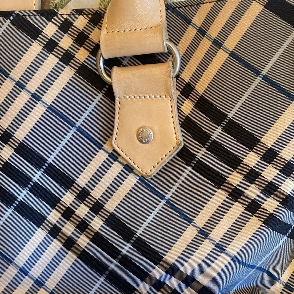 Authentic Burberry tote bag - Picture 12 of 15